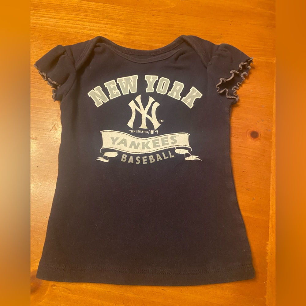 NY YANKEES ⚾️ Girls shirt size 2T ruffles blue